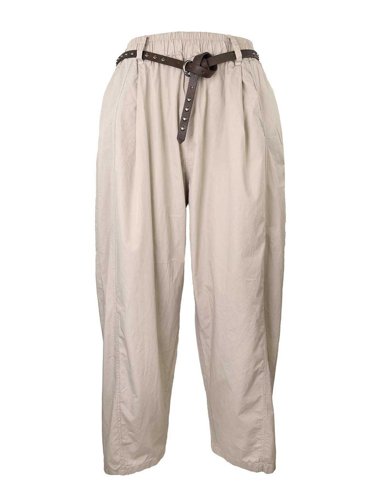 Hose mit Gürtel beige weite Passform Ansicht vorn