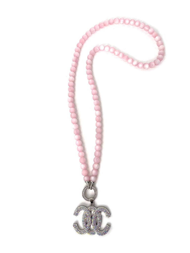 Kette Logo rosa, Ansicht gesamt