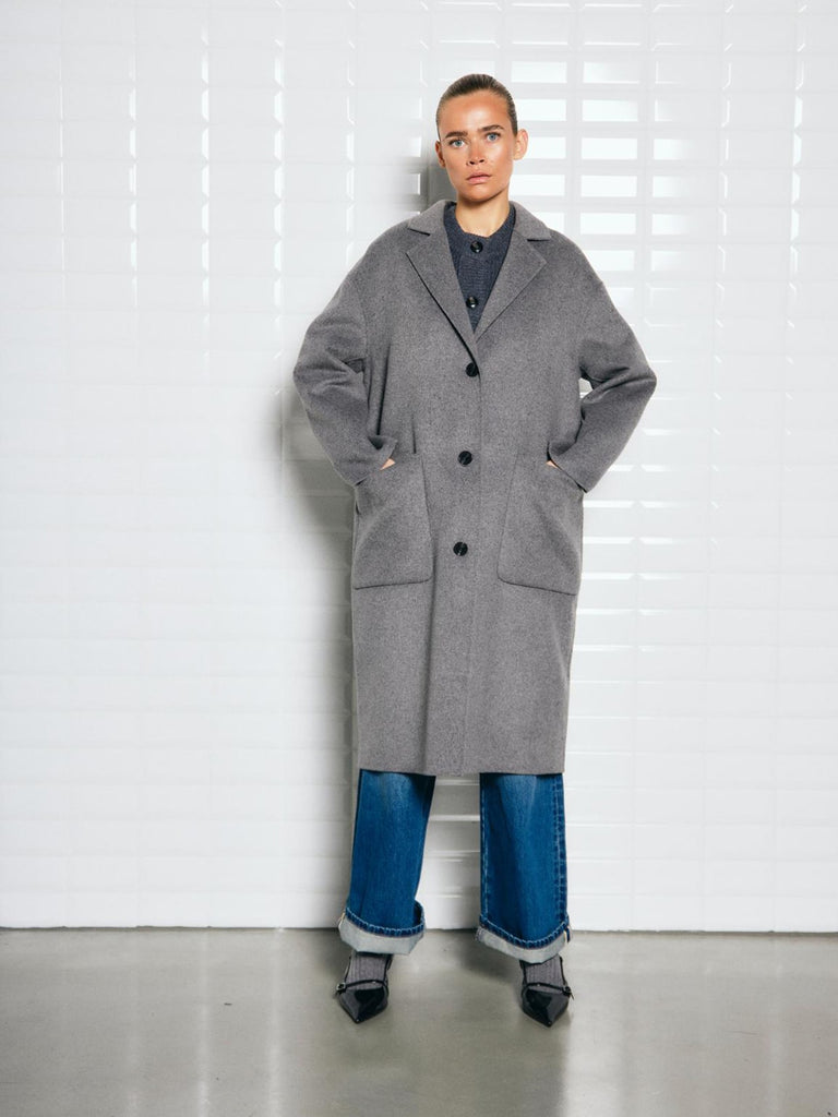 Mantel Celine grey melange, Trage-Ansicht vorn