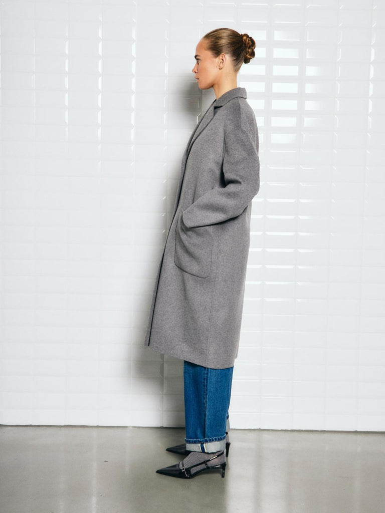 Mantel Celine grey melange, Trage-Ansicht Seite