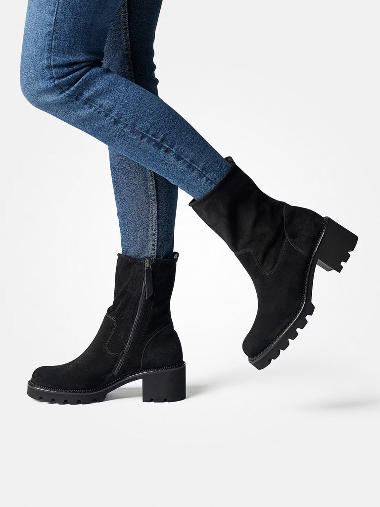 Stiefelette Soft Suede black, Ansicht Trage-Bild