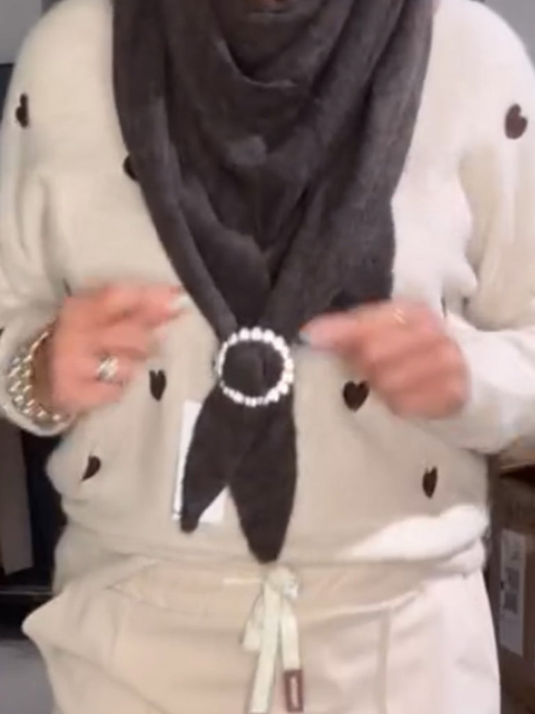 Tuch Spange Perle silberfarben, Trage-Ansicht