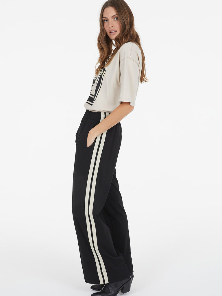 Hose Jersey Galonstreifen black, Ansicht seitlich